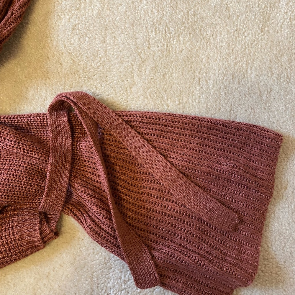 Express Sweater - Picture 5 of 5